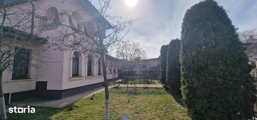 Casă cu 4 camere cu Teren 1000 Mp în Central