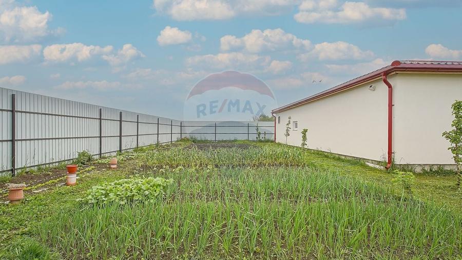 Casă individuală cu 2 camere cu Teren 380 Mp în Podu Oltului