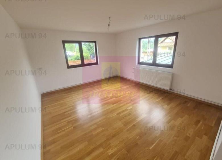 Casă individuală cu 9 camere decomandat cu Canalizare în Central