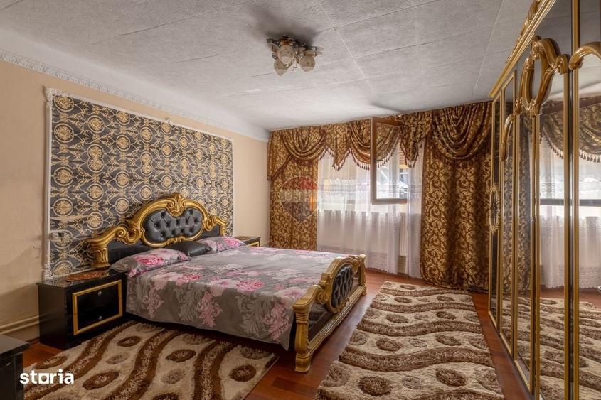 Casă cu 4 camere decomandat în Pârneava