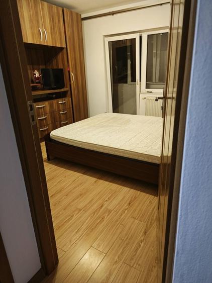 Apartament cu 3 camere decomandat în Florești