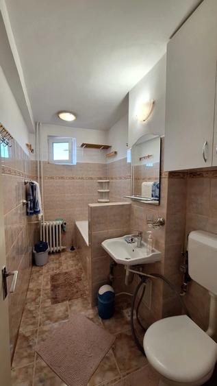 Apartament cu 3 camere semidecomandat în Rogerius