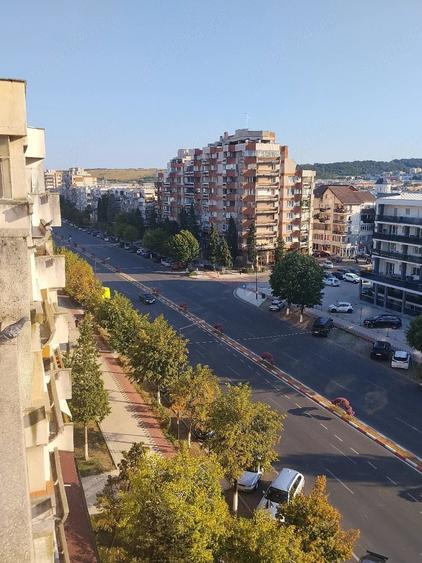 Apartament cu 2 camere decomandat în 22 Decembrie