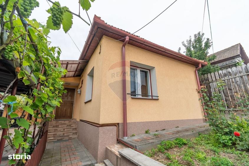 Casa / Vila cu 2 camere de vanzare in zona Dambul Rotund - 1