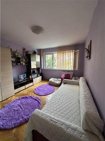 Apartament cu 3 camere nedecomandat, mobilat în Circumvalațiunii