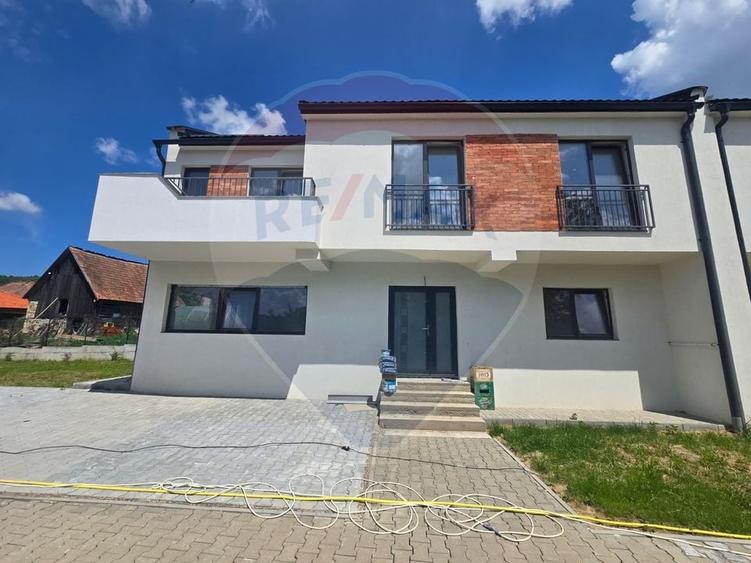 Duplex cu 4 camere cu Teren 222 Mp în Chinteni