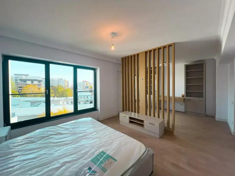 Penthouse cu 4 camere decomandat, mobilat în Timpuri Noi