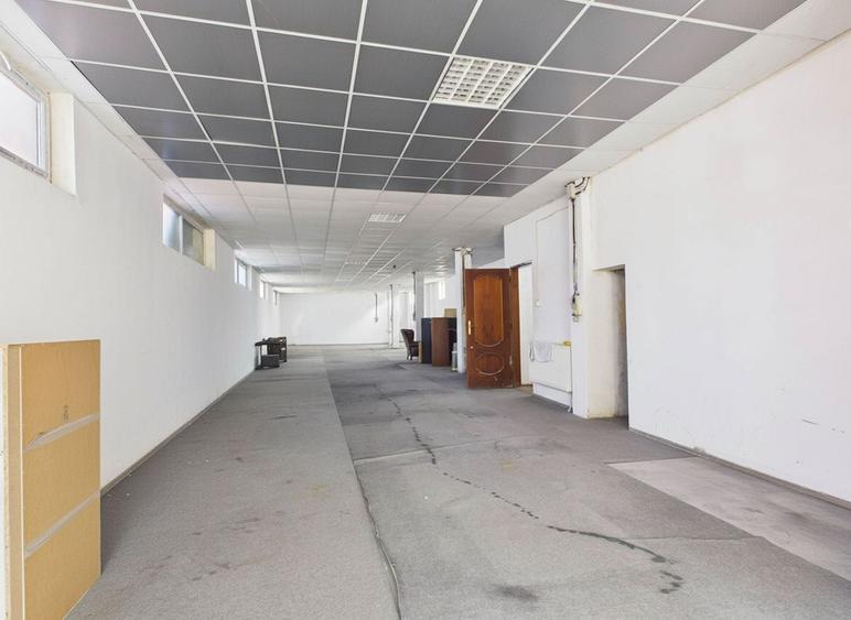 Spațiu comercial, de 300 mp, în Central