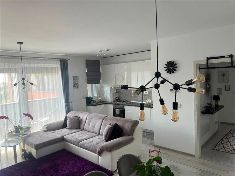 Apartament cu 3 camere decomandat în Torontalului