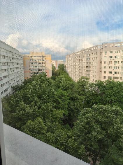 Apartament cu 2 camere semidecomandat, mobilat în Dristor
