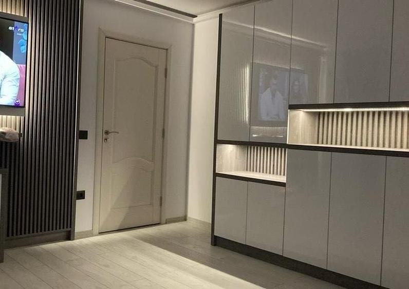 Apartament cu 3 camere decomandat în Săvinești