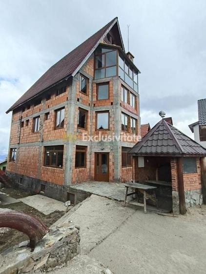Hotel/Pensiune, de 706 mp, în Rânca