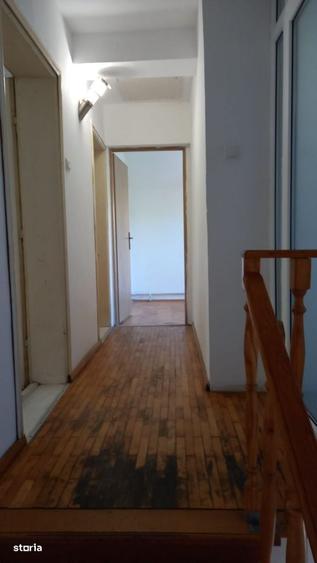 Casă cu 4 camere în Ostroveni