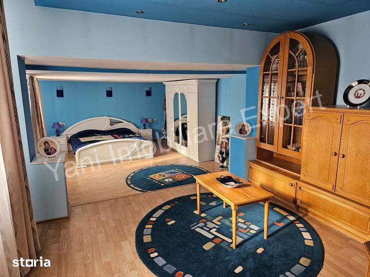 Casă cu 6 camere cu Teren 557 Mp în Central