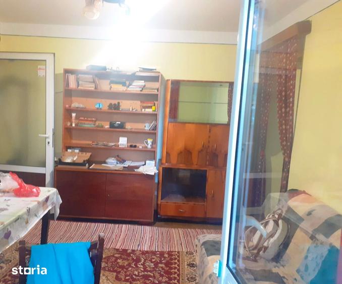Apartament cu 3 camere semidecomandat în Mărăști