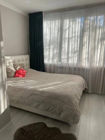 Apartament cu 2 camere decomandat în Florilor