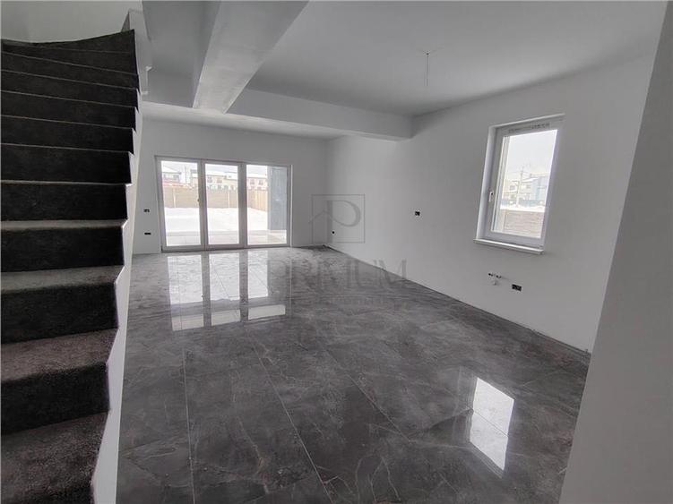 Duplex cu 3 camere cu Canalizare în Moșnița Nouă
