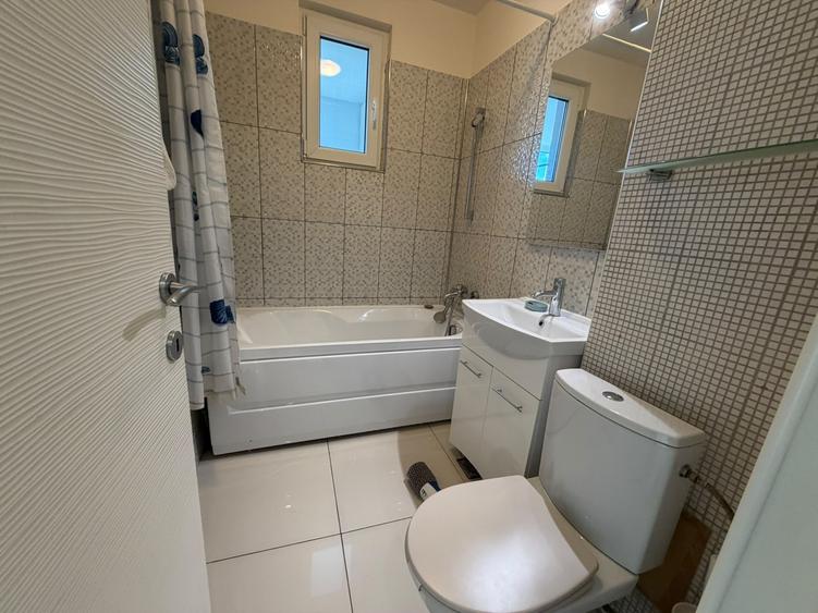 Apartament cu 3 camere semidecomandat în Titan