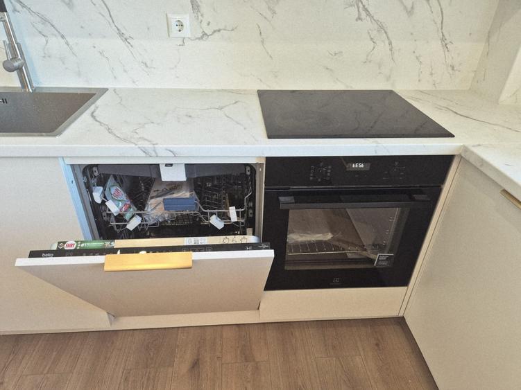 Apartament cu 3 camere decomandat, mobilat în Plopilor