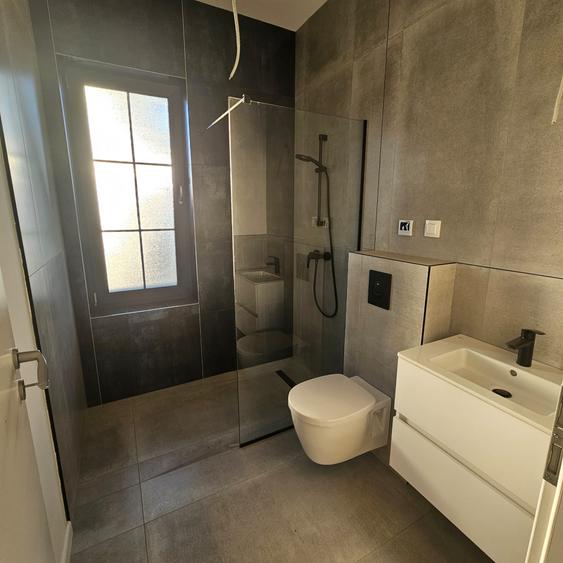Casă individuală cu 4 camere cu Canalizare în Balotești