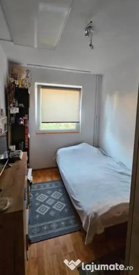 Apartament cu 3 camere semidecomandat în Florilor