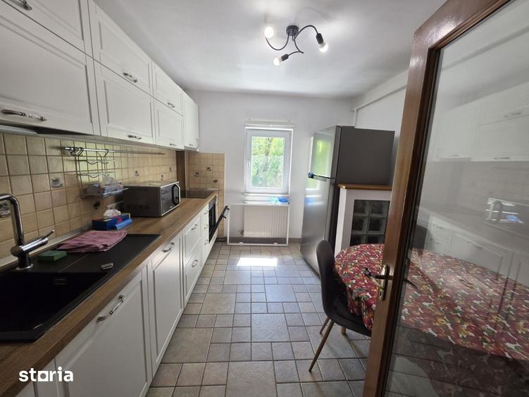 Apartament cu 4 camere decomandat în Colentina