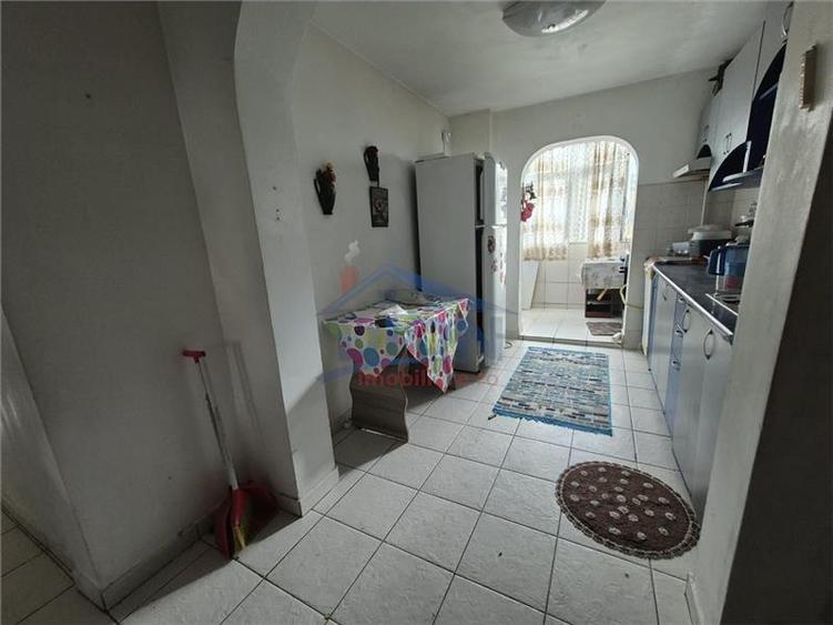 Apartament cu 3 camere decomandat în Dristor