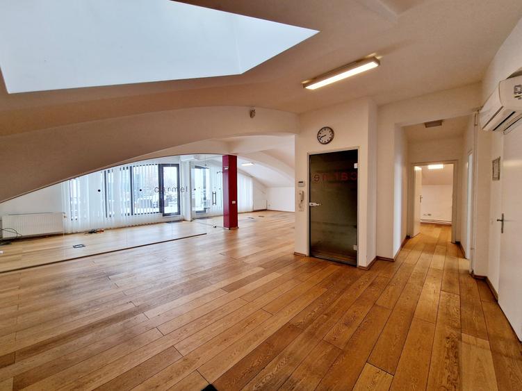 Apartament cu 4 camere decomandat în Cotroceni