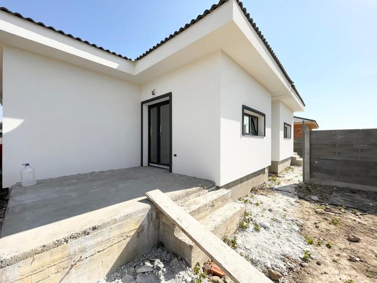 Duplex cu 4 camere cu Canalizare în Moșnița Nouă