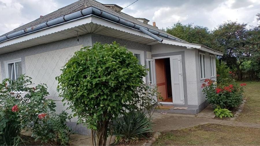 Casă cu 4 camere în Țibucani