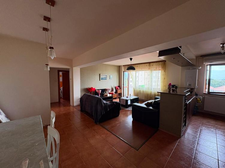 Apartament spațios cu 3 camere | Bulevardul Unirii | Etaj 6 / lift | Centrală p - 5