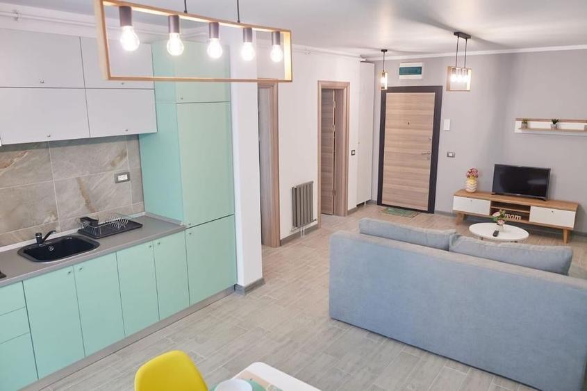 Apartament cu 2 camere semidecomandat, mobilat în Năvodari