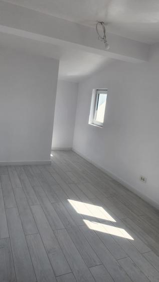 Apartament cu 4 camere semidecomandat în Central