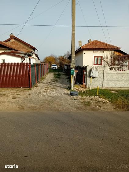 Casă cu 2 camere cu Teren 2200 Mp în Central