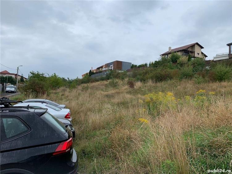 Teren de 4200 mp, în Zorilor