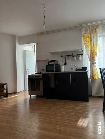 Apartament cu 3 camere decomandat în Exterior Vest