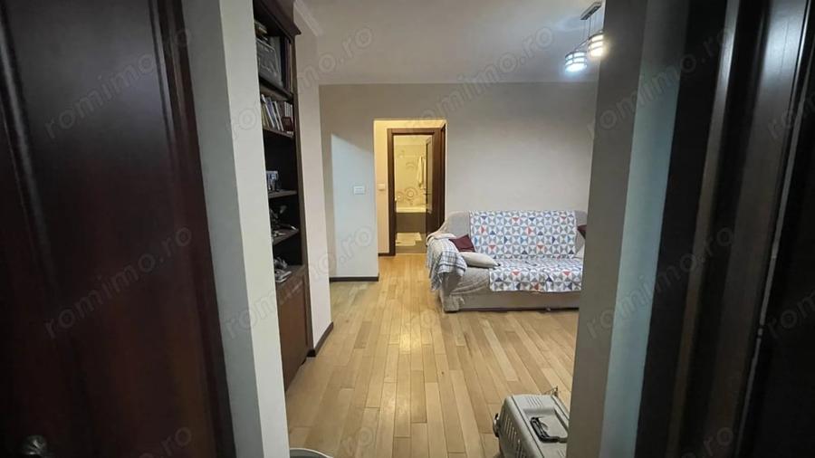 Apartament cu 4 camere decomandat în Bucovina