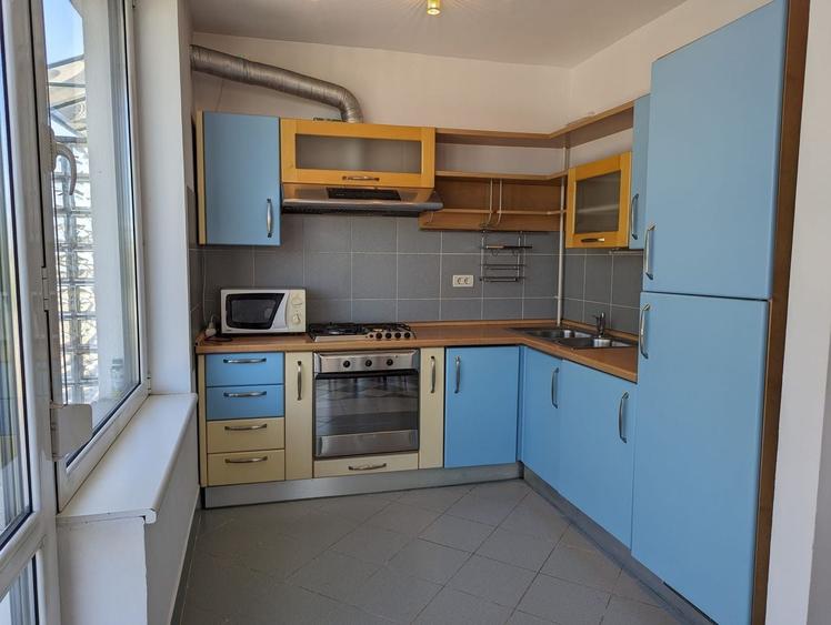 Penthouse cu 3 camere decomandat, mobilat în Domenii