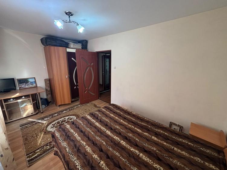 Apartament cu  2 camere, zona Podu Ros - 2