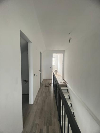 Duplex cu 5 camere cu Canalizare în Livezeni