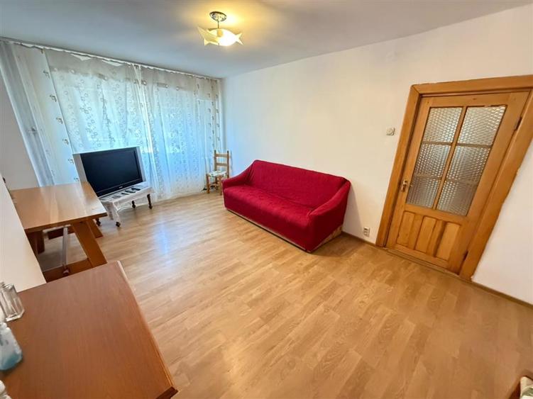 Apartament cu 3 camere decomandat în Păcurari