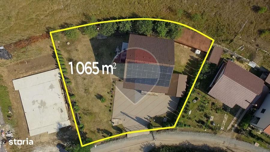 Casă cu 4 camere în Rădaia