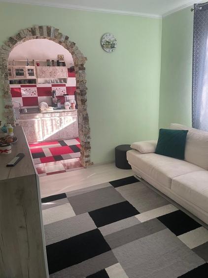 Casă individuală cu 5 camere cu Teren 800 Mp în Vest