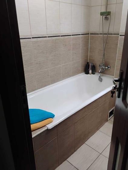 Apartament cu 4 camere decomandat în Florești
