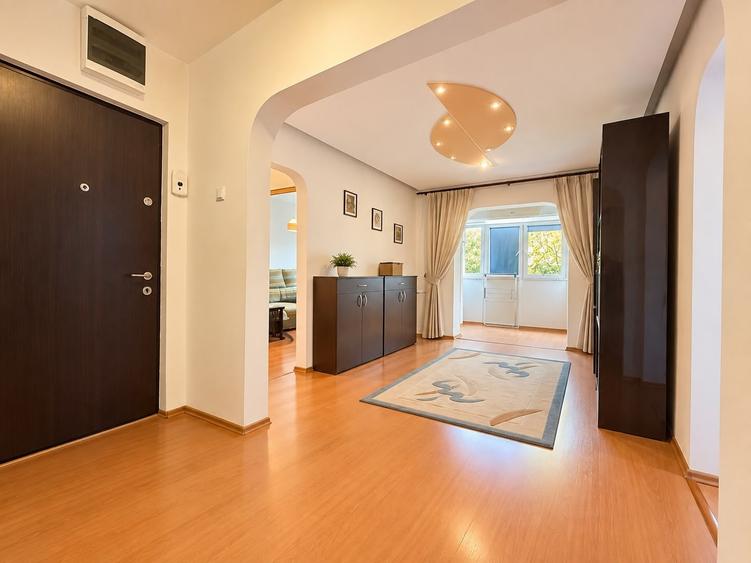 Apartament cu 4 camere decomandat, mobilat în Inel II