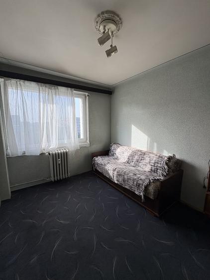 Apartament cu 3 camere semidecomandat în Baba Novac