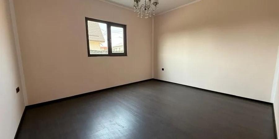 Casă cu 4 camere în Micro 12
