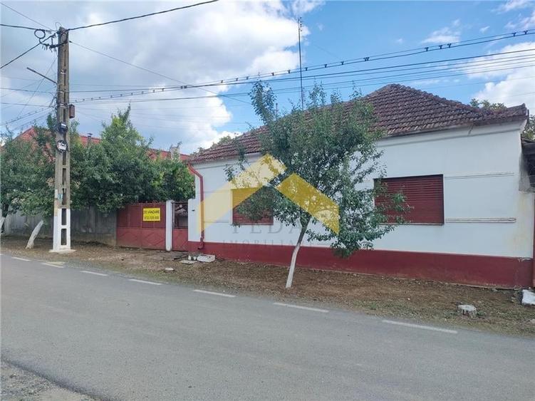 Casă individuală cu 3 camere cu Teren 2215 Mp în Ghioroc