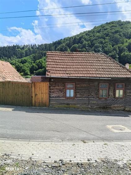 Teren de 5600 mp, în Vest