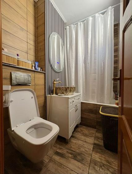 Apartament cu 3 camere decomandat în Preajba Mare